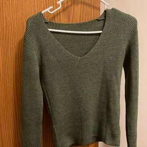 Green scoop neck long sleeve sweater. Size small